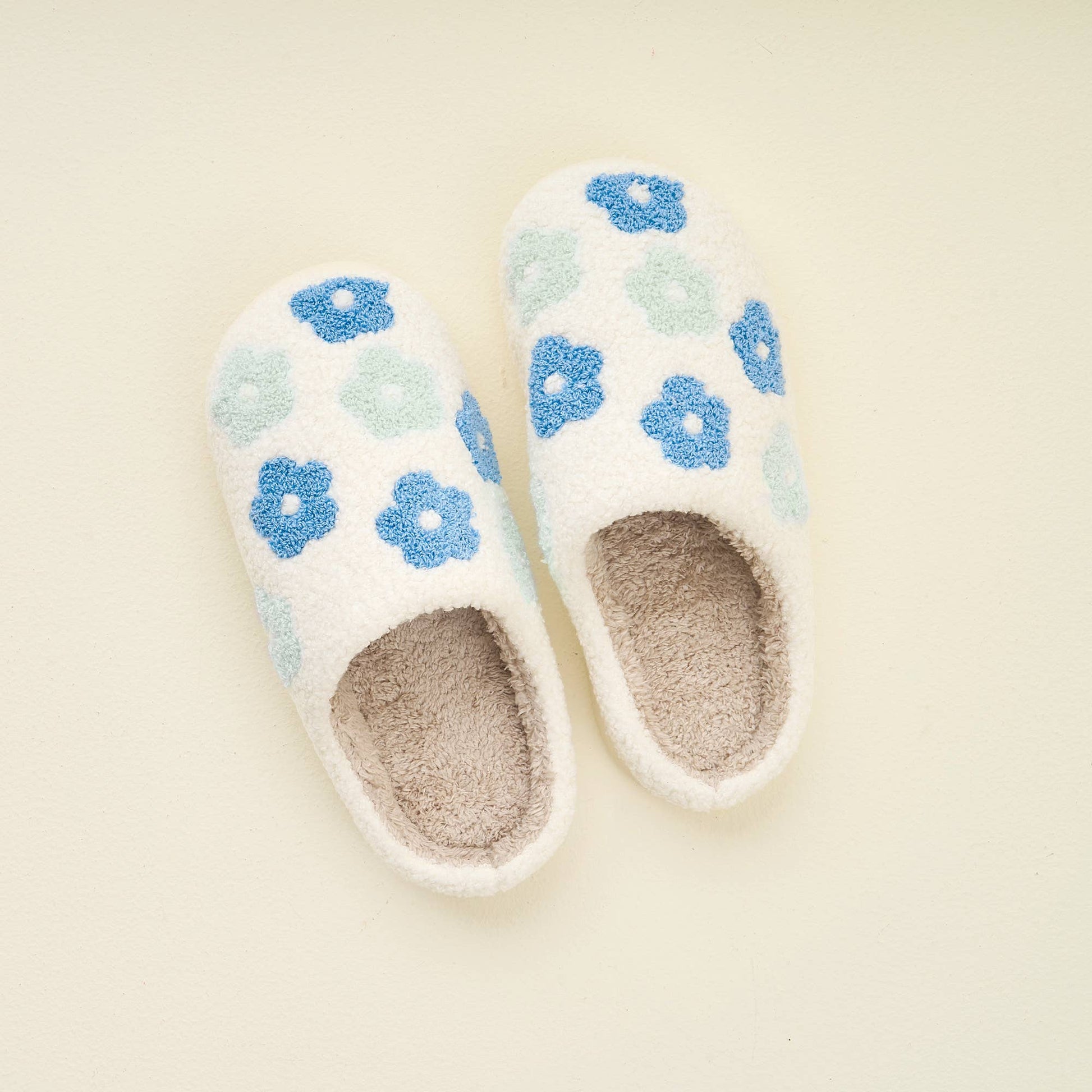 The Darling Effect - Fuzzy Slippers - Blue Flower (Mixed - 2 S/M and 2 M/L)