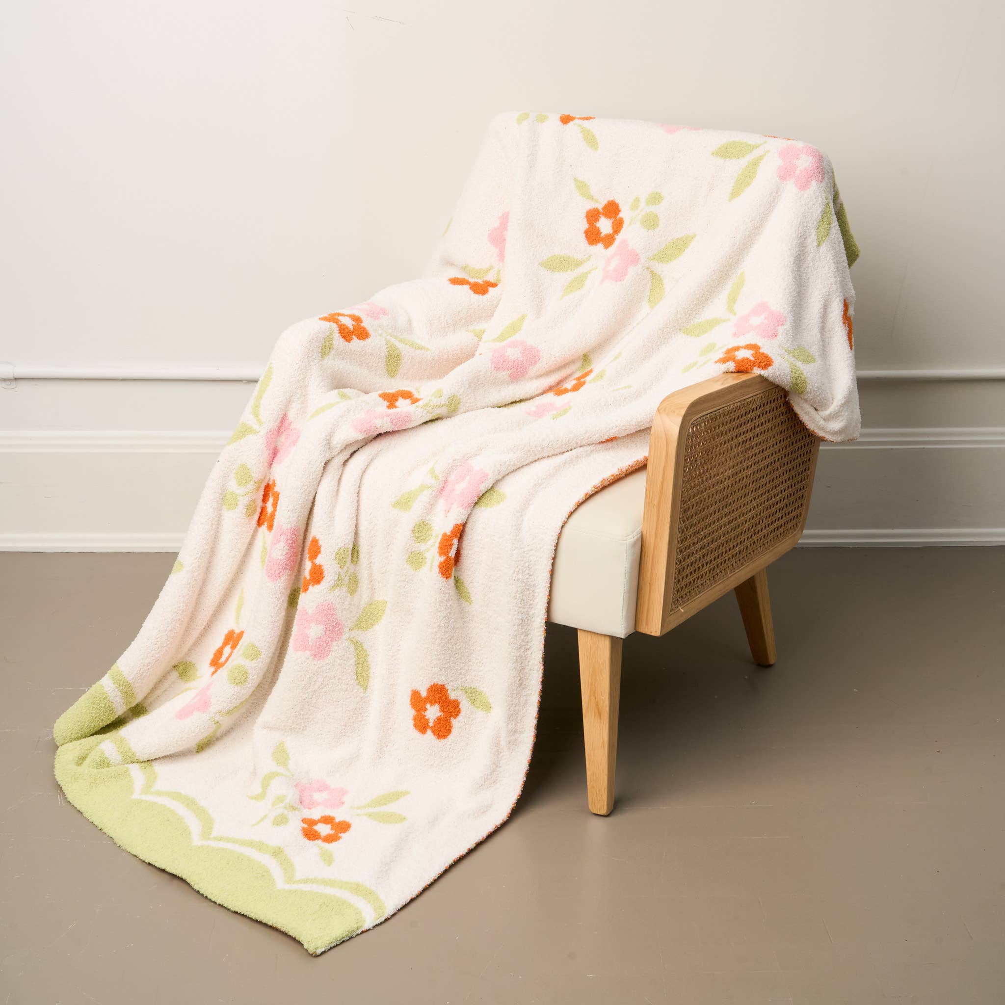 The Darling Effect - Cozy Dreams Luxe Blanket-Scalloped Floral Pink