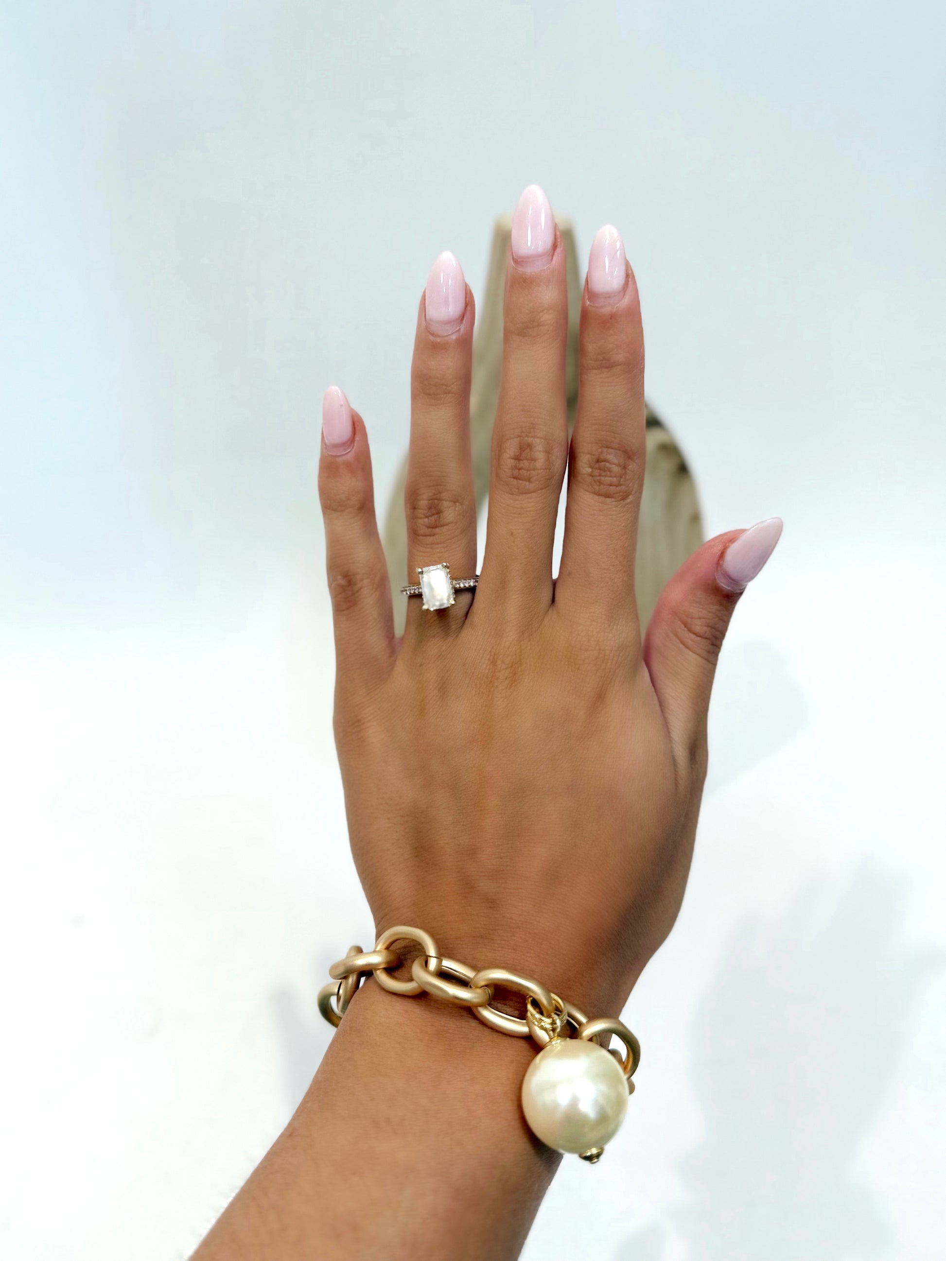 VIOROO Oval Chain Oversized Pearl Bead Bracelet