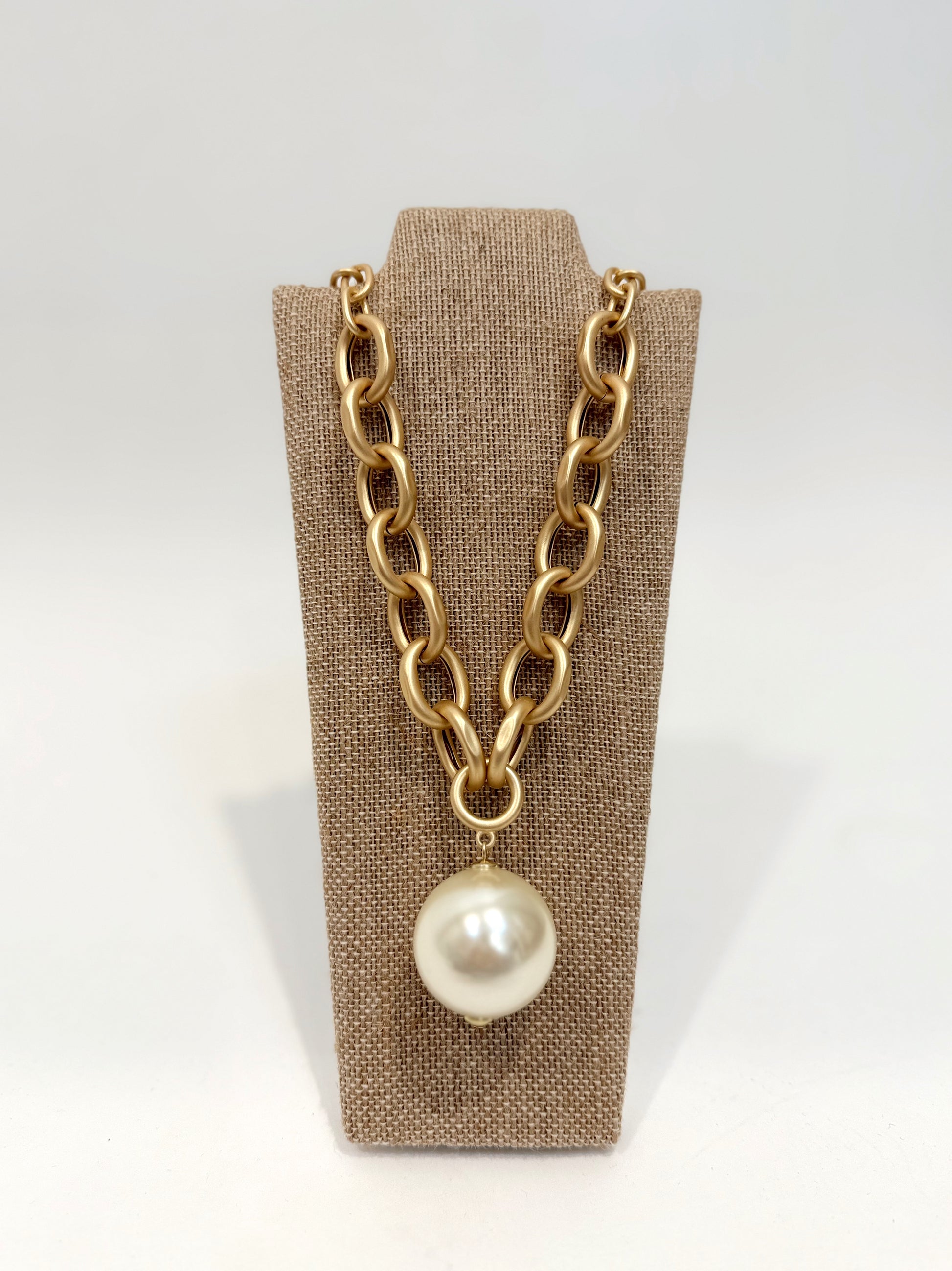 VIOROO Gameday Ready Pendant Pearl Necklace