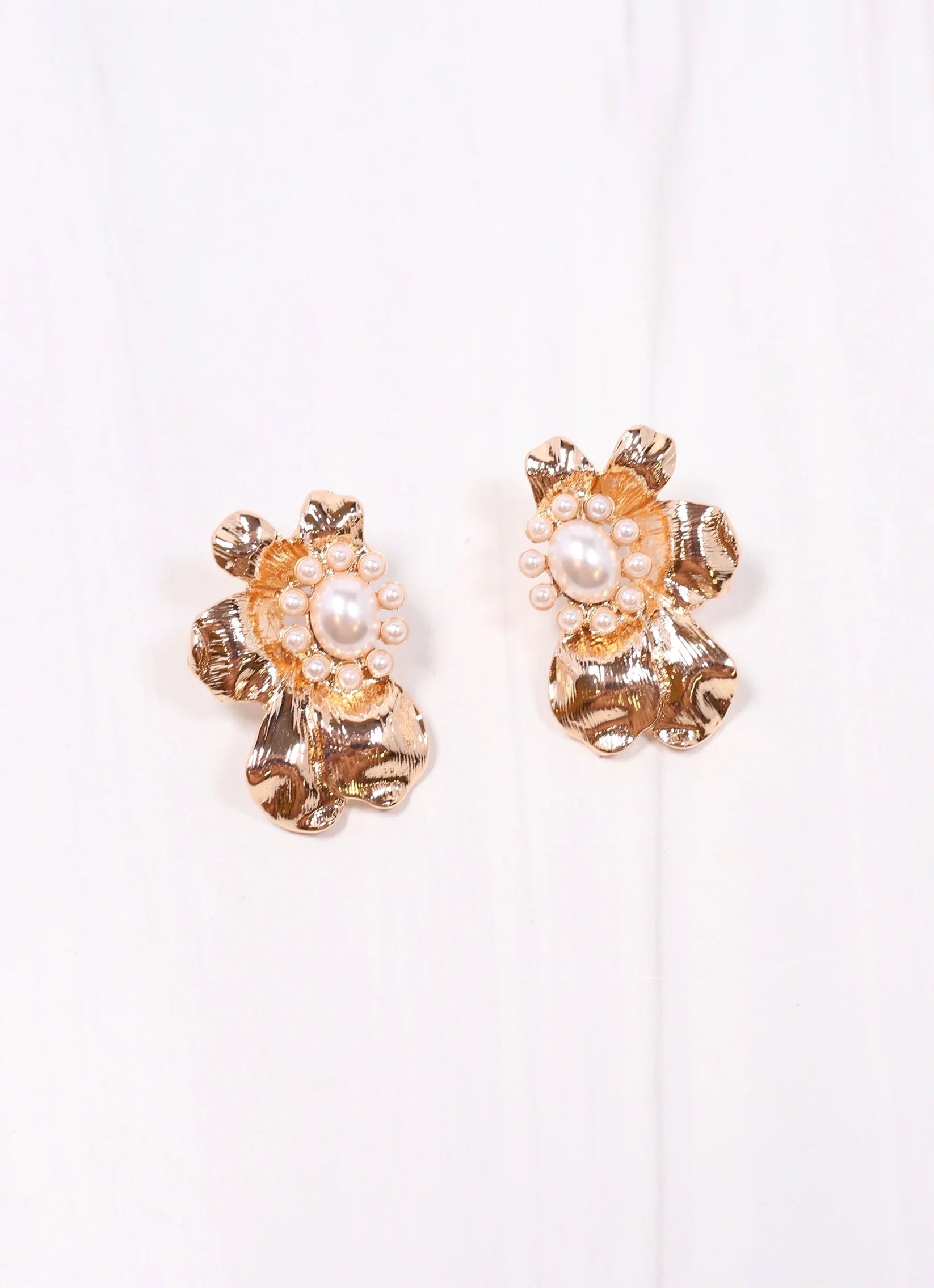 Caroline Hill - Rochelle Pearl Petal Earring